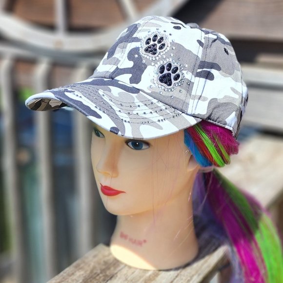 Ladies Gray Camo Paw Print BLING Hat NEW - Picture 1 of 4